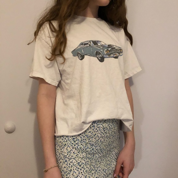 Brandy Melville cropped motor tee - Picture 2 of 3